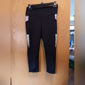 Womens Size Small, S2 Sportwear Black Capri Leggings with Snake Print Accents